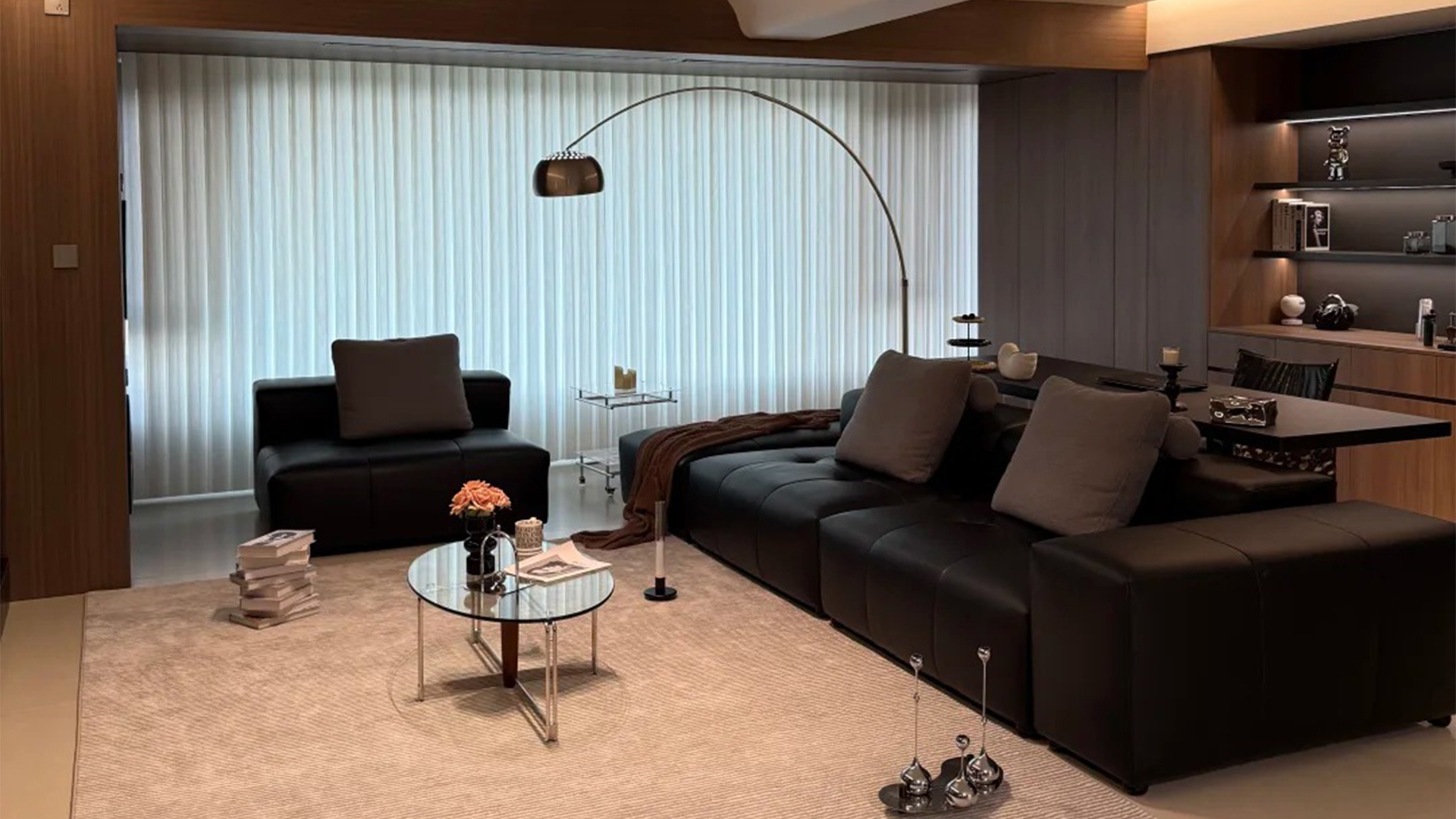 輕奢風(fēng)案例 | 金屬玻璃與中性色調(diào)協(xié)奏，細(xì)節(jié)勾勒高級(jí)感