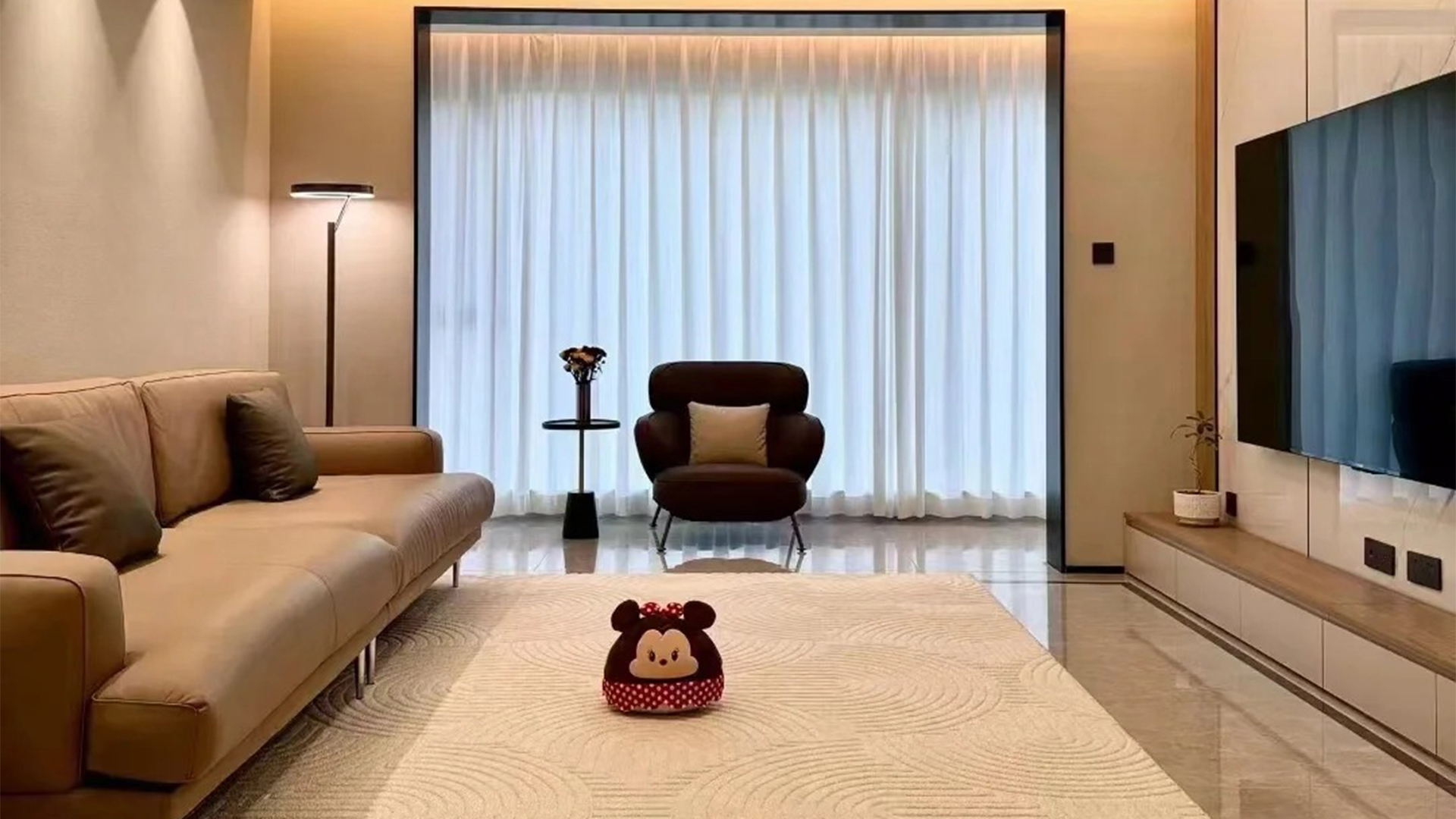 簡約風(fēng)裝修 無主燈設(shè)計(jì)與留白處理營造通透空間